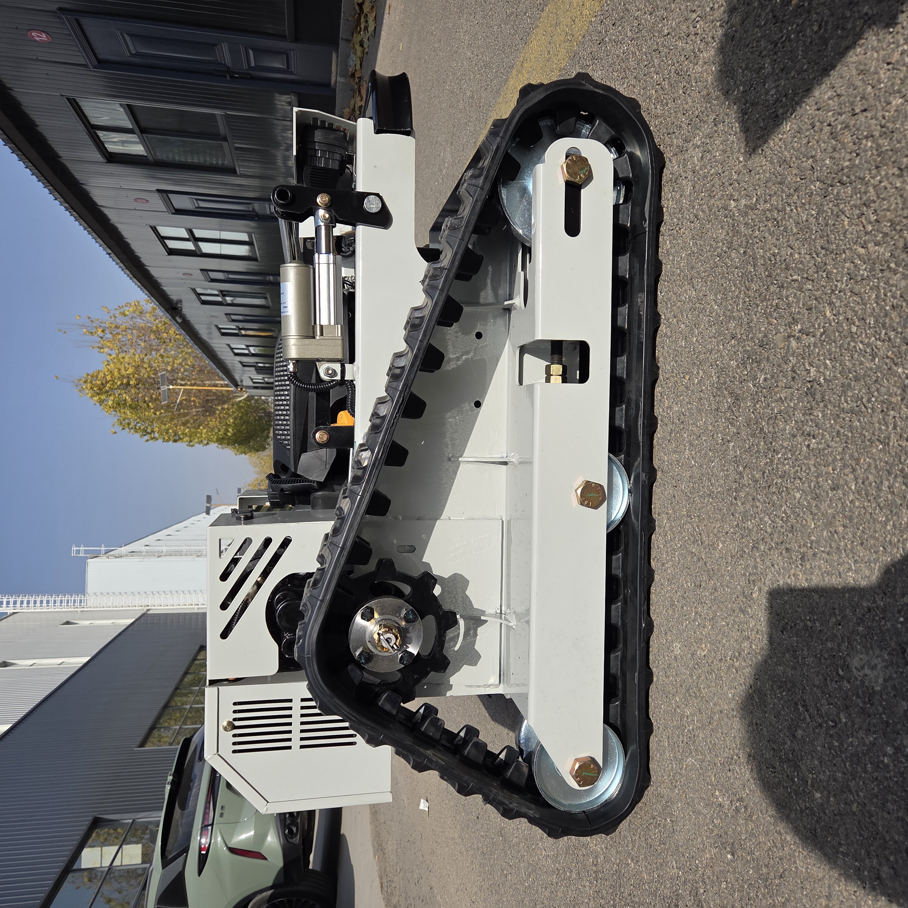 Custom-Built Tracked Lawn Mowe - Smart Garden Robot 评论和价格